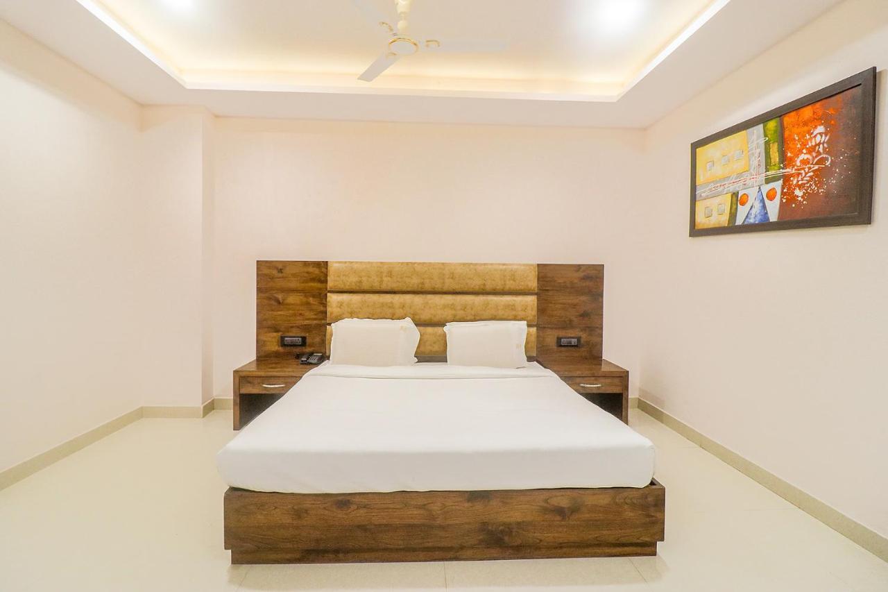 Fabhotel Mid Town Grand Panchkula Exterior foto