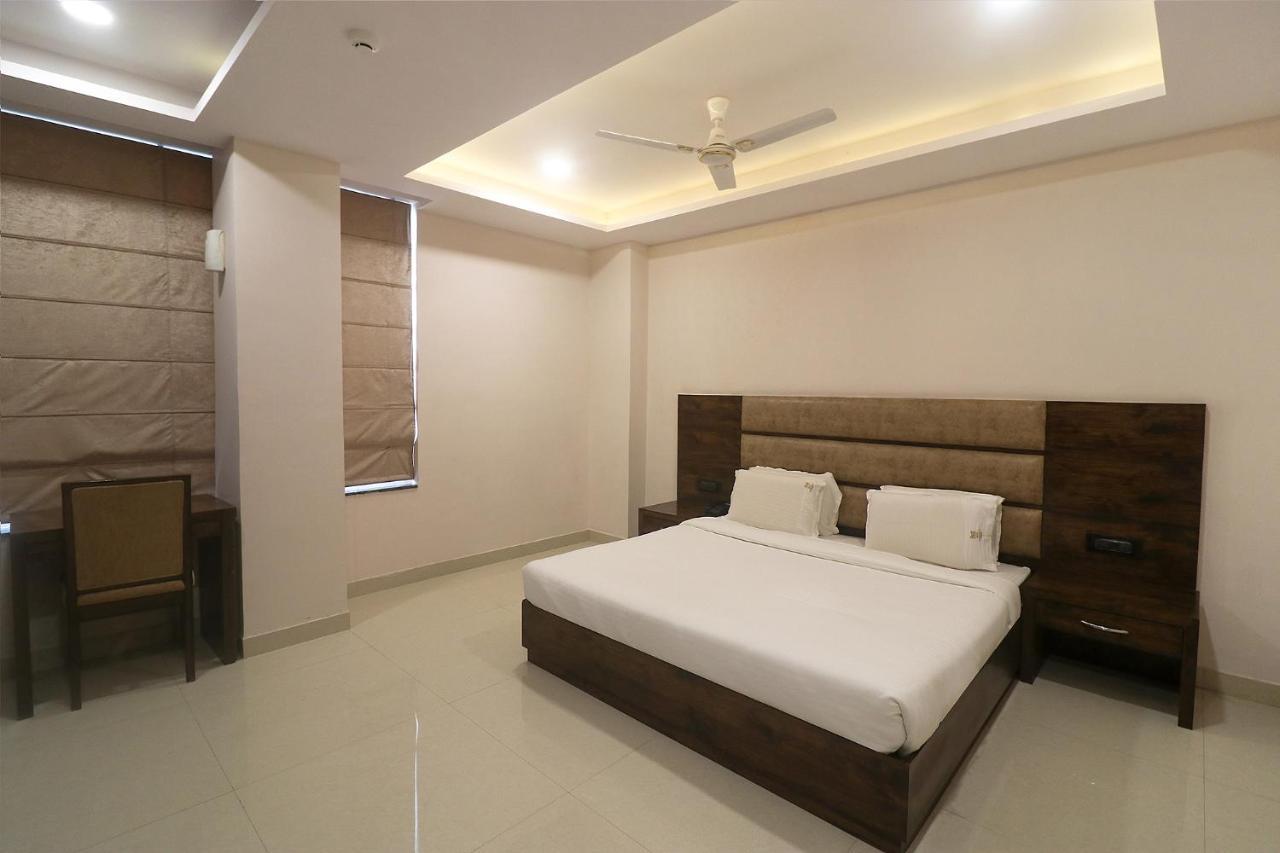 Fabhotel Mid Town Grand Panchkula Exterior foto