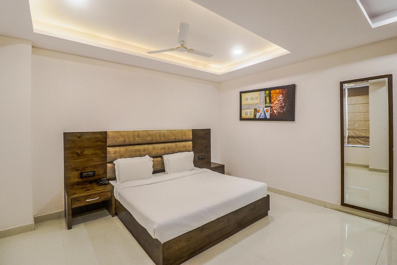 Fabhotel Mid Town Grand Panchkula Exterior foto
