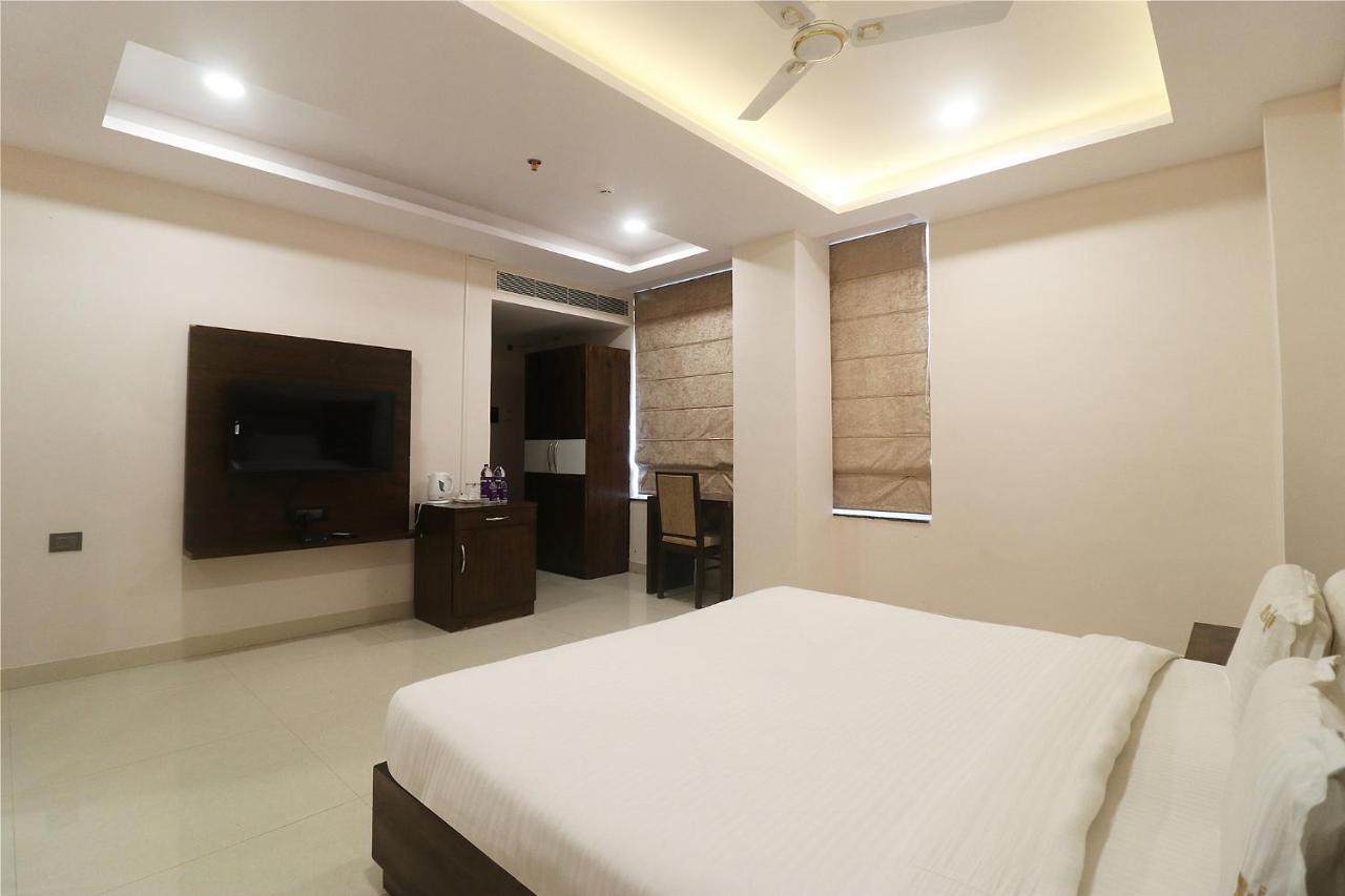 Fabhotel Mid Town Grand Panchkula Exterior foto