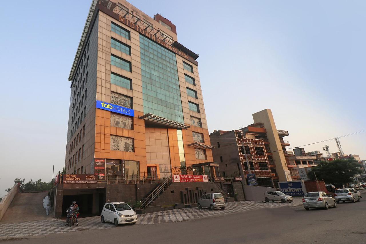 Fabhotel Mid Town Grand Panchkula Exterior foto