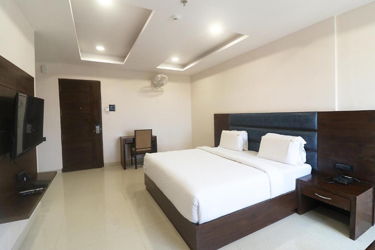 Fabhotel Mid Town Grand Panchkula Exterior foto